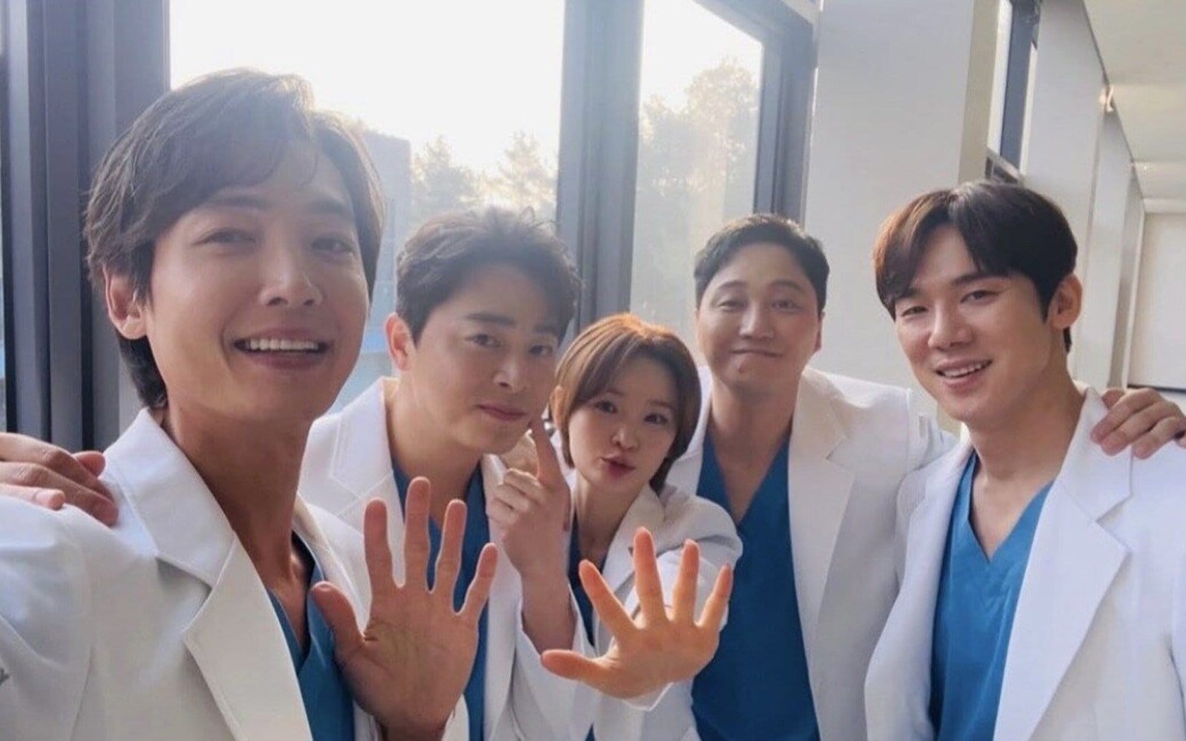 Jung Kyung Ho teases a possible season 3 of the popular Netflix series 'Hospital Playlist' | allkpop