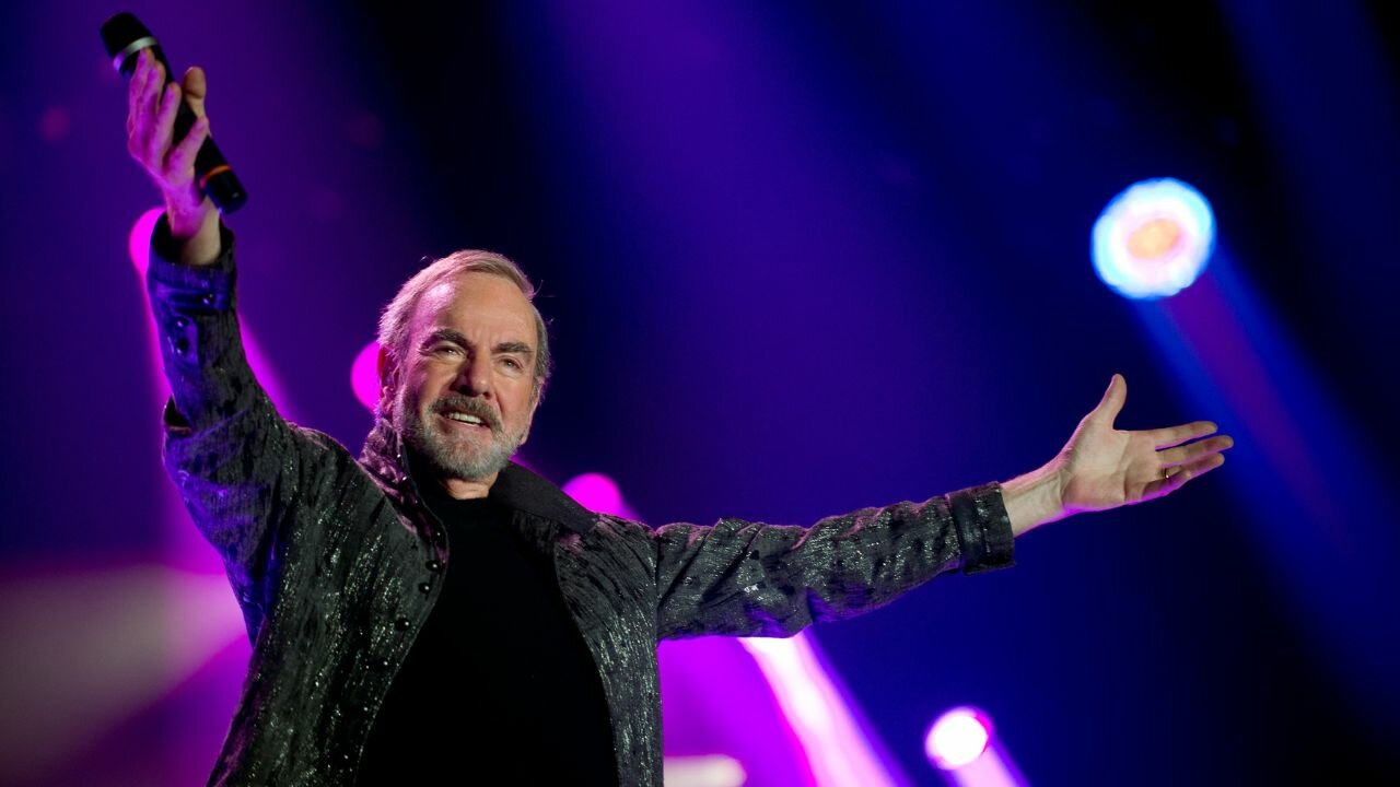 Neil Diamond Made His Rare Post-retirement Appearance