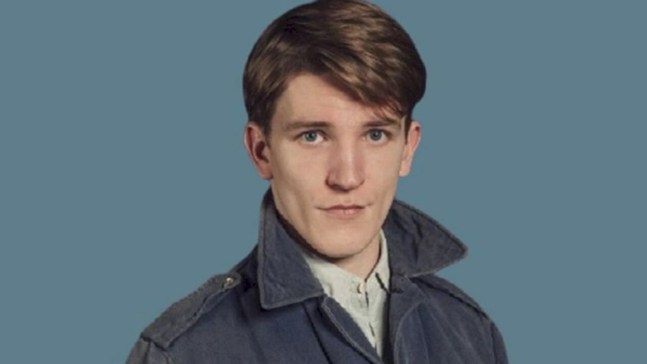 Ewan Mitchell Net Worth