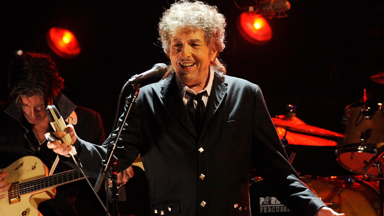 Is Bob Dylan Still Alive