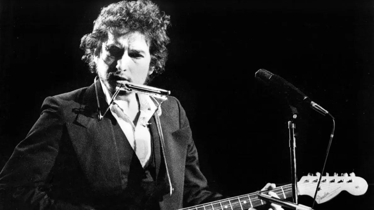 Is Bob Dylan Still Alive